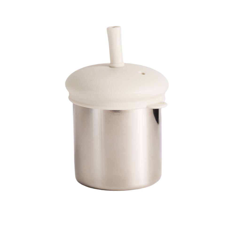 The Nestling Stainless Insulated Sip & Straw Cup in the Oat colour. The cup has the straw lid and straw attached.