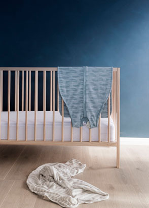 how to set up a baby cot