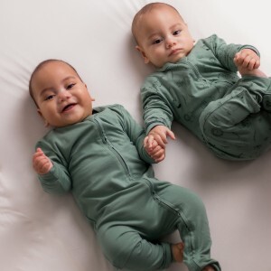 twin-babies-wearing-the-sleep-store-organic-cotton-onesies.jpg twin-babies-wearing-the-sleep-store-organic-cotton-onesies.jpg