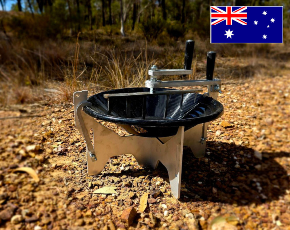 Panners Mate, easy to carry, quick to set up and tough enough for the outback, it helps beginners and experienced fossickers process more dirt with less effort.