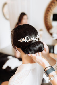 White & Gold Zircon Wedding Bridal Hair Comb. Floral, flower, pearl, beading. Nature, Rustic, natural theme. Wedding hair, inspo, accessories. Bridal wear, bridal accessories, bridal updo, hair inspo White & Gold Zircon Wedding Bridal Hair Comb. Floral, flower, pearl, beading. Nature, Rustic, natural theme. Wedding hair, inspo, accessories. Bridal wear, bridal accessories, bridal updo, hair inspo
