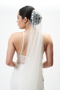 Auckland, NZ. Ombre Waterfall Pearl Ivory or White Veil. Fingertip (90cm) or Cathedral (3m) length. Close Up Auckland, NZ. Ombre Waterfall Pearl Ivory or White Veil. Fingertip (90cm) or Cathedral (3m) length. Close Up