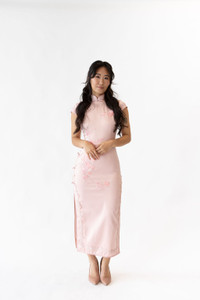 Blush pink embroidered cheongsam with floral lace trim, mandarin collar, and side slit – perfect for Chinese tea ceremonies, weddings, or traditional celebrations. Features intricate cherry blossom embroidery and classic frog button detailing for an elegant modern look.