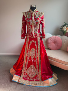 Preloved Chinese Qun Kwa wedding attire set – red and gold embroidered bride’s traditional qunkwa and groom’s suit. Perfect for tea ceremonies, weddings, and photoshoots