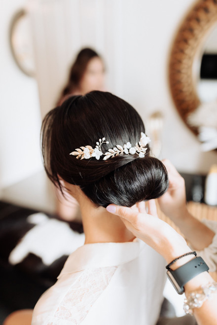 White & Gold Zircon Wedding Bridal Hair Comb.  Floral, flower, pearl, beading.  Nature, Rustic, natural theme.  Wedding hair, inspo, accessories.  Bridal wear, bridal accessories, bridal updo, hair inspo