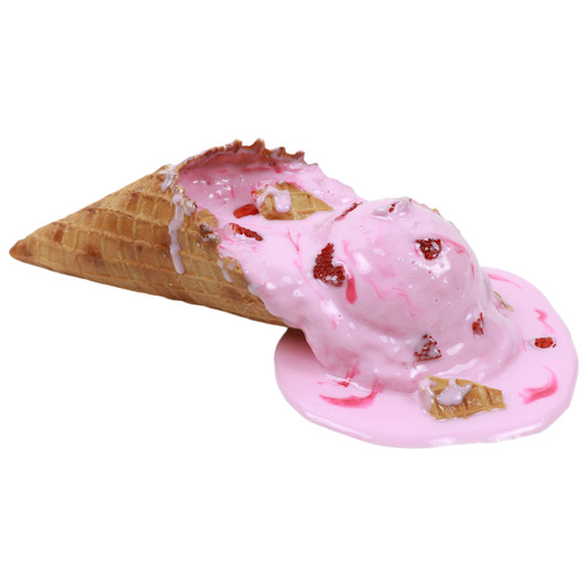 Deluxe Waffle Strawberry Cone Spill