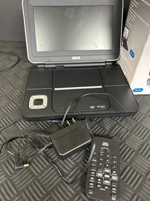  RCA Portable DVD Player w/9" LCD Screen TESTED WORKS 
