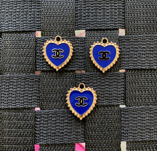 Royal heart metal charm