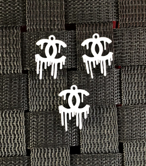 White drip metal charm c