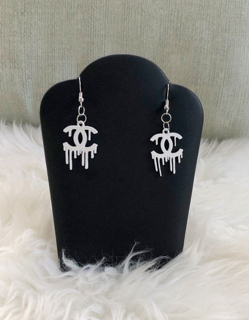 Drip White dangle earrings