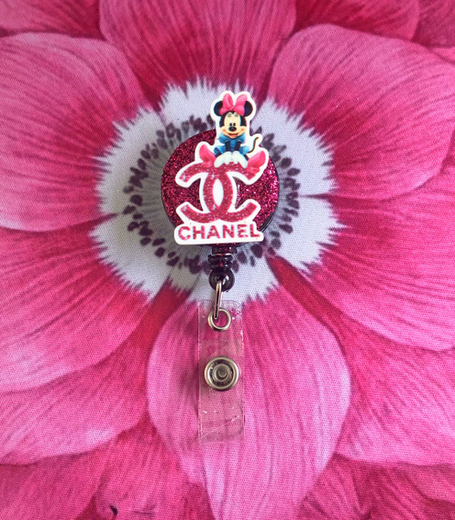 Minnie planar badge reel des.