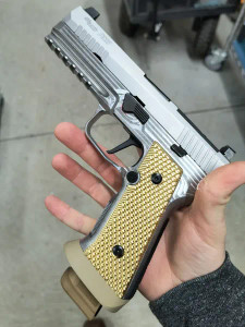 STEEL FRAME P320 COMMANDER SUPREME