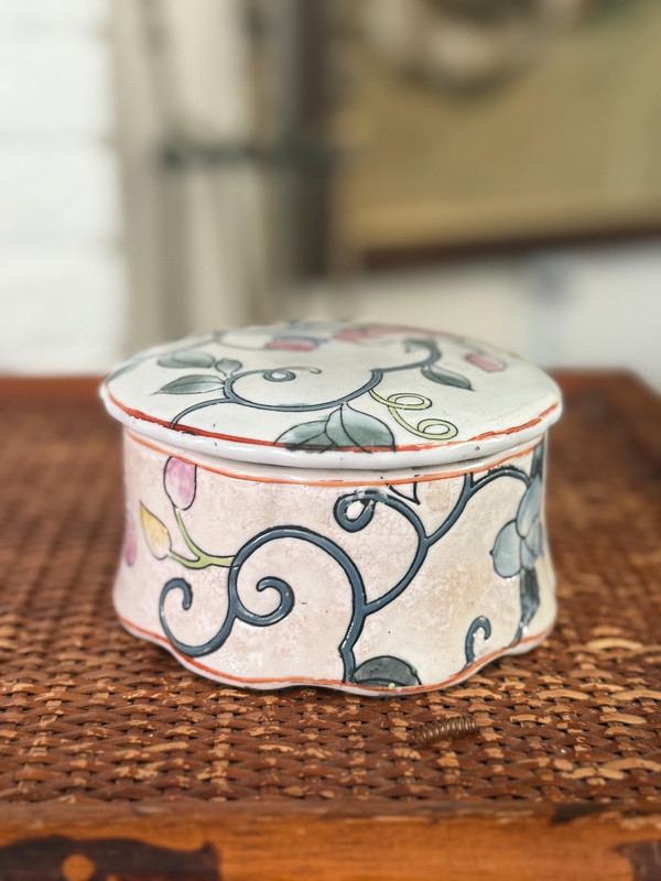 Vintage 1970s Large Scalloped Floral Porcelain Jewelry Trinket Box