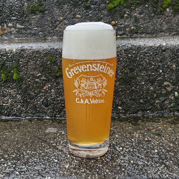 GREVENTSTIENER VELTINS HELLES GLASS .5L GREVENTSTIENER VELTINS HELLES GLASS .5L