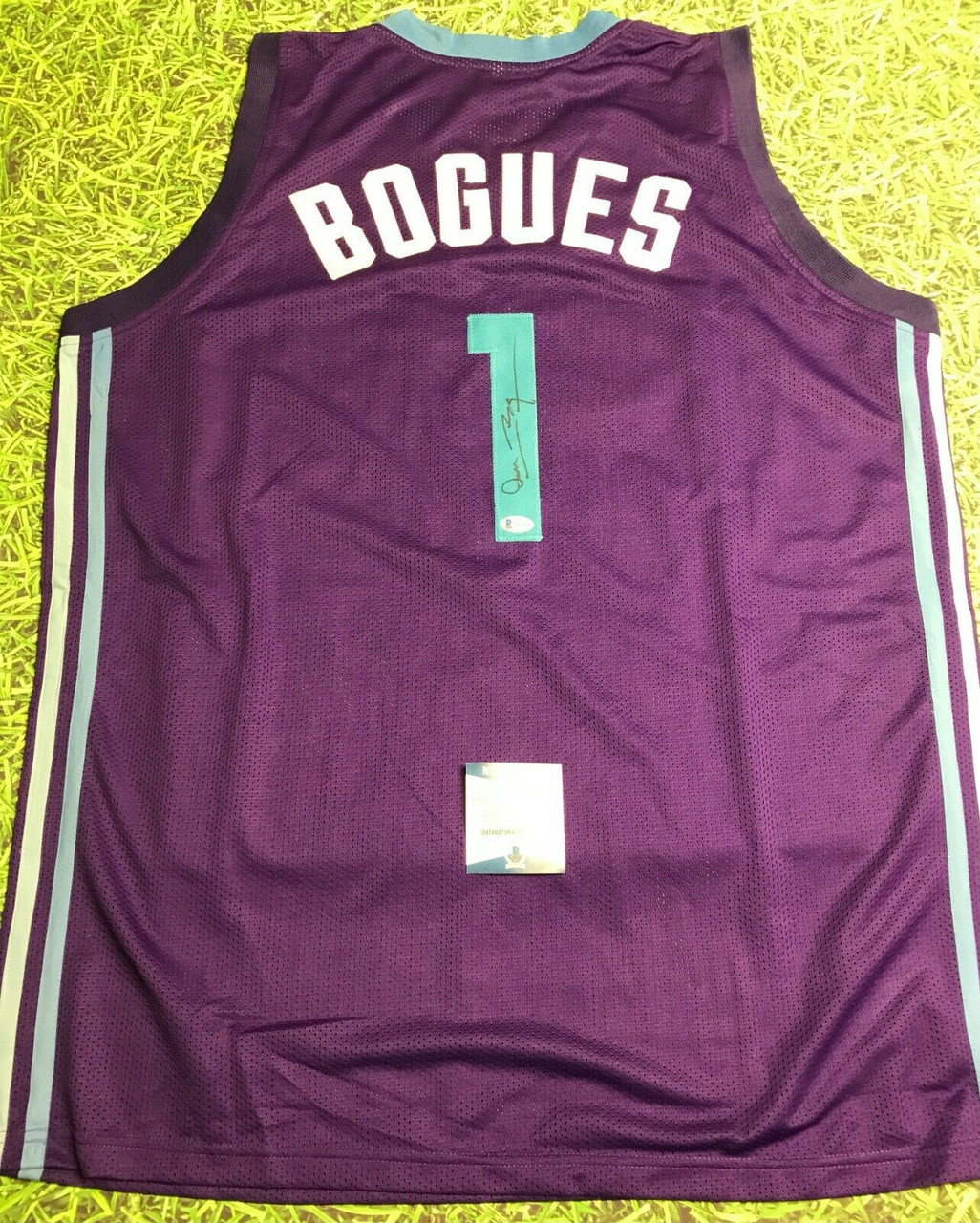 Dominique Wilkins Signed Jersey (Beckett)
