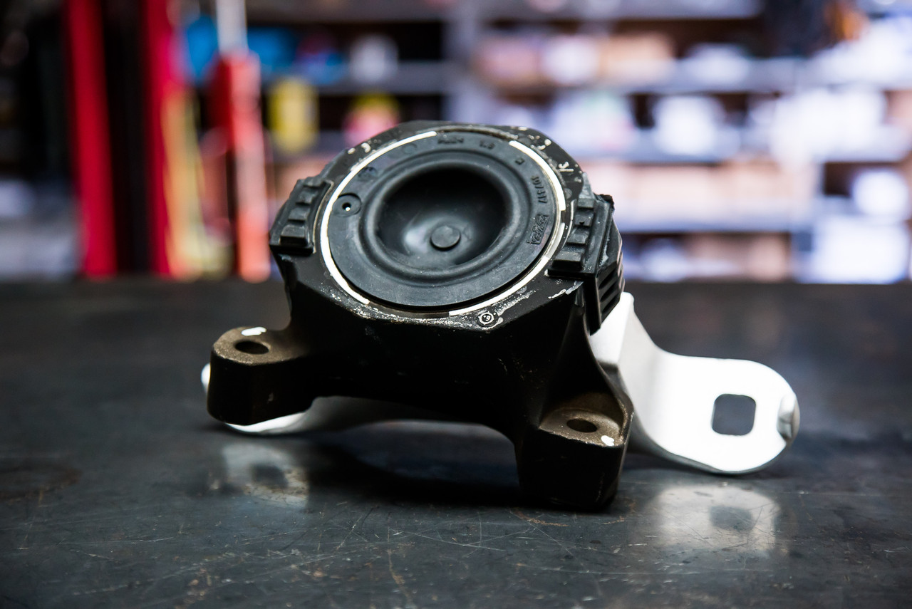 XR5 RS mk2 Engine Mount GENUINE FORD Focus On Performance