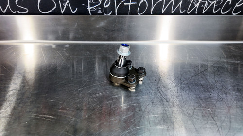 Front Lower Control Arm Ball Joint Mondeo XR5
Part number cross references: 7G9N 3A052 BB & 7G9N 3A053 BB