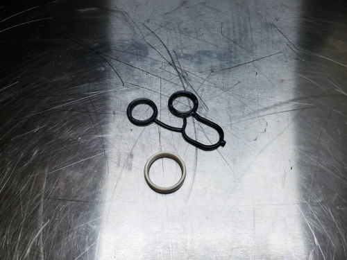 PCV/Oil Filter Housing Gasket O Ring SET
Part number cross reference 6M5G 6A636 AA & 7G9N 6B752 AA PCV/Oil Filter Housing Gasket O Ring SET
Part number cross reference 6M5G 6A636 AA & 7G9N 6B752 AA