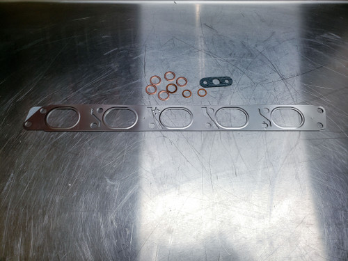 XR5 / RS mk2 Turbo fitting kit
Part number cross references: W 712091 S300, W 711902 S300, 9M5G 6N652 AA & 6M5G 9448 AA XR5 / RS mk2 Turbo fitting kit
Part number cross references: W 712091 S300, W 711902 S300, 9M5G 6N652 AA & 6M5G 9448 AA