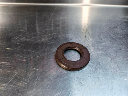RH Drive shaft oil seal RS mk2
Part number cross reference: 866R 7048 AA