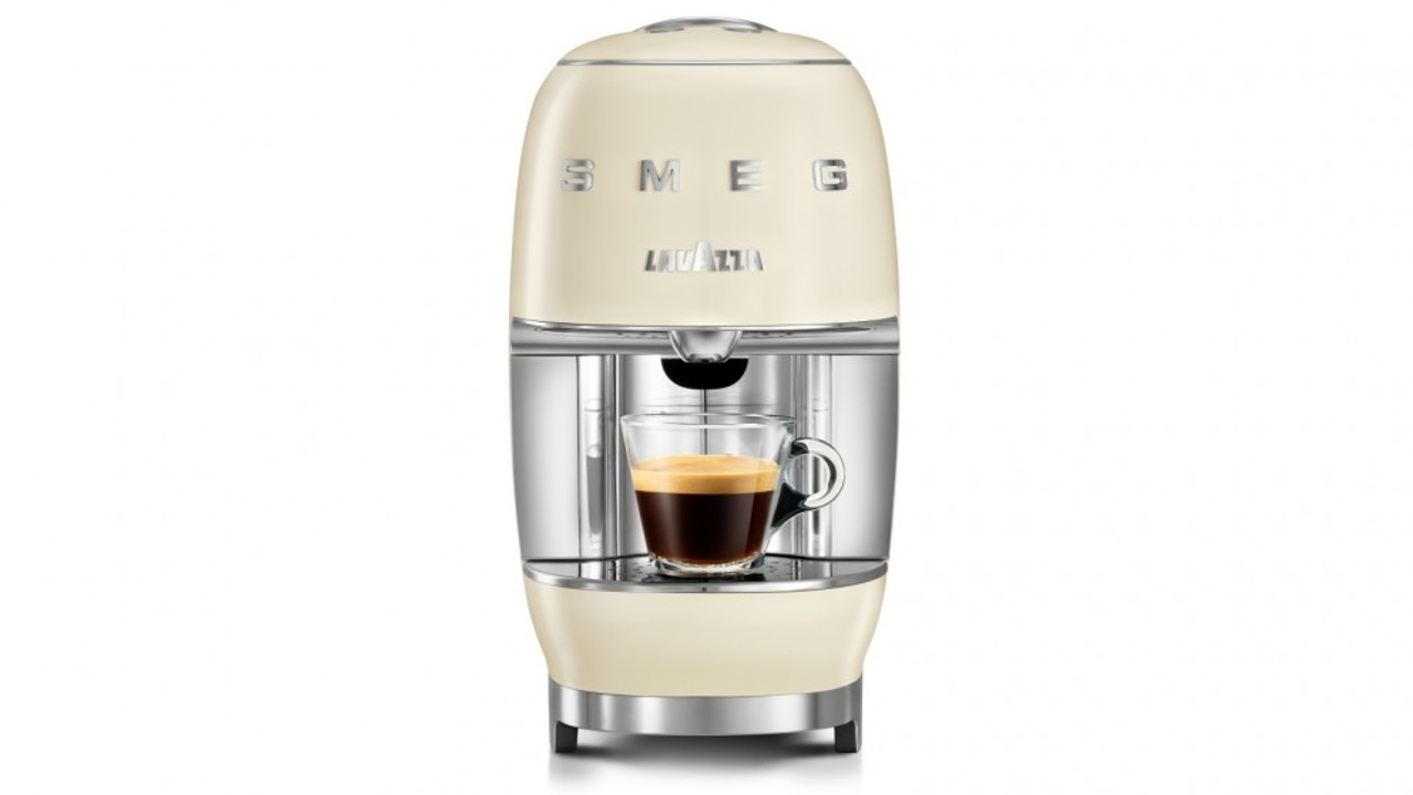 Lavazza A Modo Mio Capsule Coffee Machine Smeg Red 18000458