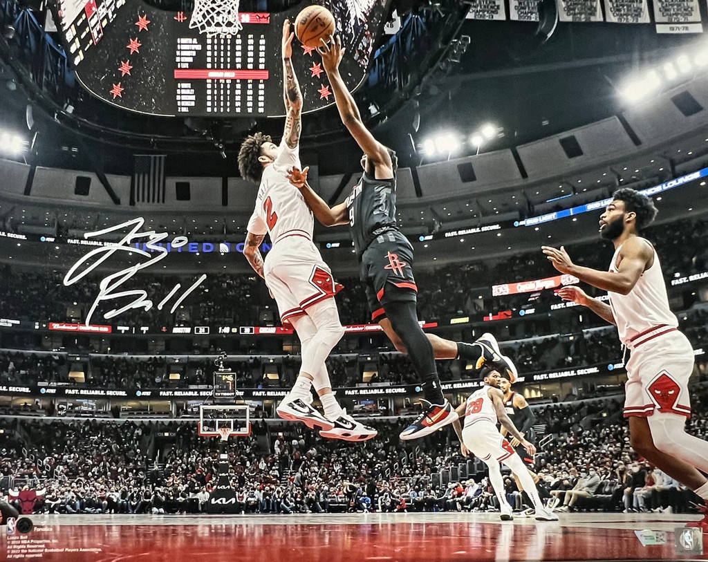 Lonzo Ball Autographed Chicago Bulls 16x20 Photo FAN