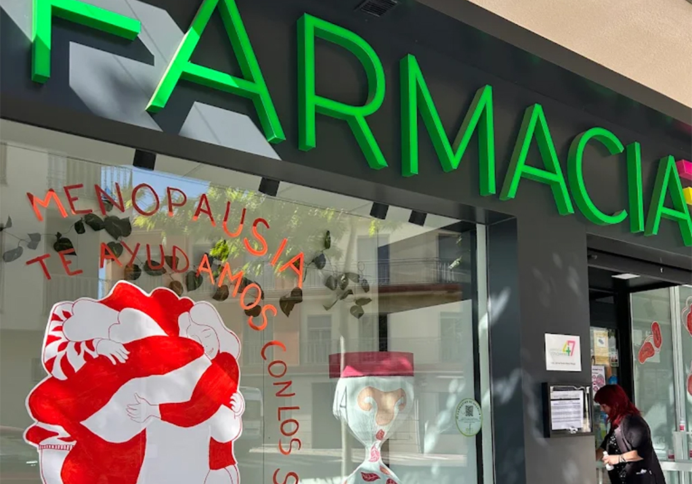 Fachada de la farmacia estudiantes 47 en Valdepeñas, Ciudad Real
