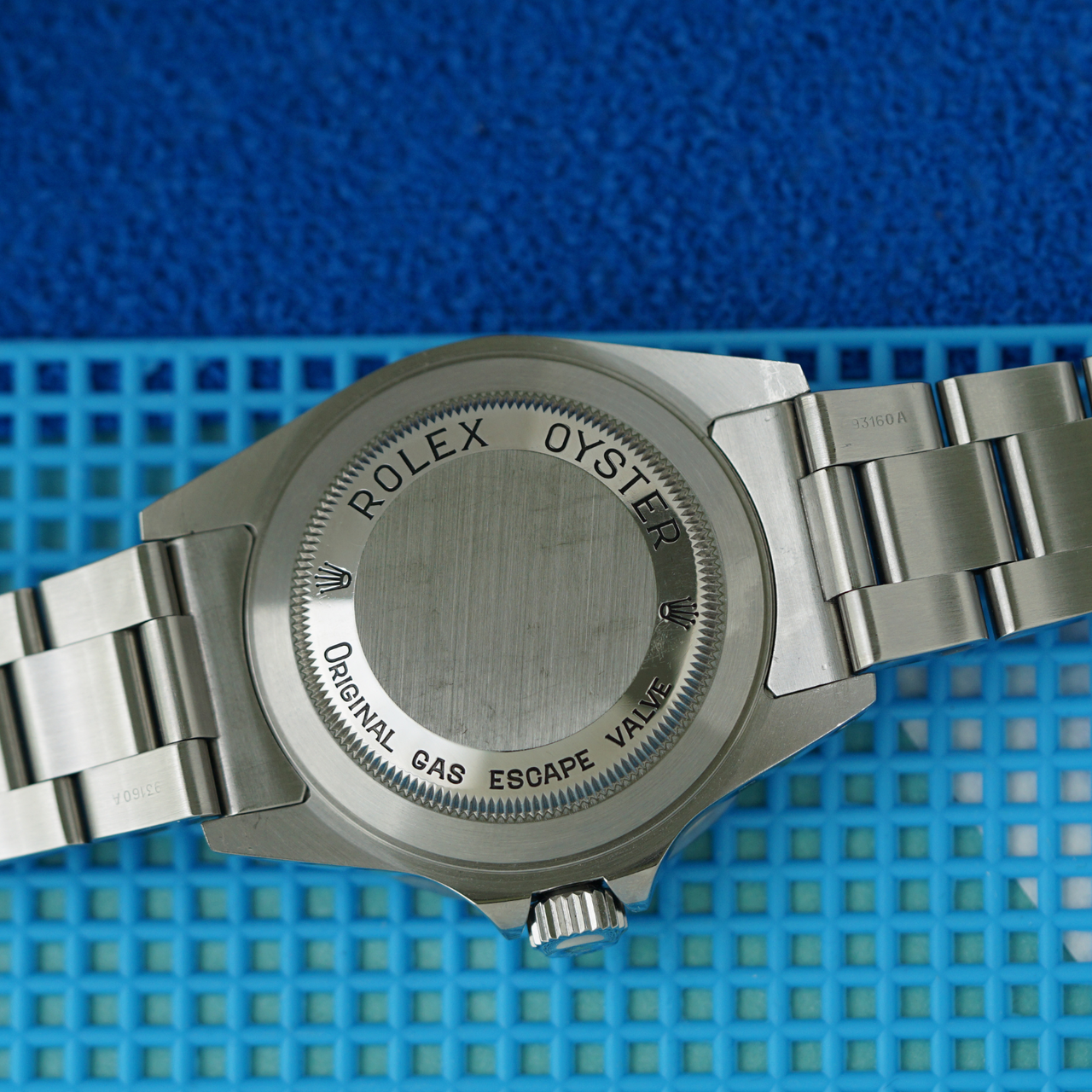 Rolex Sea-Dweller 16600 Stainless Steel 1999 Oyster Bracelet
