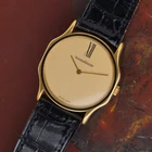 A wickedly cool Jaeger-LeCoultre from the 1980s that appears minimal at first glance, but reveals considerably more detail on closer inspection. The ultra-thin 18k yellow gold case has an unusual sculpted form, with gently concave sides flowing into long, tapered lugs. A fine black enamel accent circles the bezel, giving the warm gold case a sharp line of contrast.
The beautifully textured champagne dial with a soft, frosted appearance follows the same minimalist approach, interrupted only by a singular elongated black Roman numeral at 12 o’clock. Slim pointed gold hands appear almost suspended over the dial, meeting at a clean circular center without the usual visible central hardware. It is an exceptionally simple layout, but far from ordinary.
Powered by the Jaeger-LeCoultre caliber 895 manual-wind movement and finished with a JLC-signed crown. Fitted with a black JLC crocodile strap and JLC gold-plated buckle. A neo-vintage JLC with considerably more going on than first meets the eye.


Case Number: 9211-21
Serial Number: 1520xxx
Case: 18k yellow gold with black enamel bezel accent
Case Size: 30 × 35 mm; 5 mm thick
Dial: Textured champagne with elongated black Roman numeral at 12 o’clock
Movement: Jaeger-LeCoultre caliber 895, manual wind
Strap: JLC black crocodile
Buckle: JLC gold-plated buckle
Lug Width: 18 mm
Wrist Size: Fits up to approximately 7 inches
Modelled On: 6-inch wrist
Condition: Light wear shown
Service: Timing performed by our watchmaker