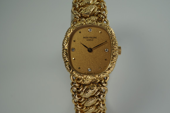 PATEK PHILIPPE REF. 4518/1 LADIES 18K YELLOW GOLD BRACELET WATCH. DATES 1980's