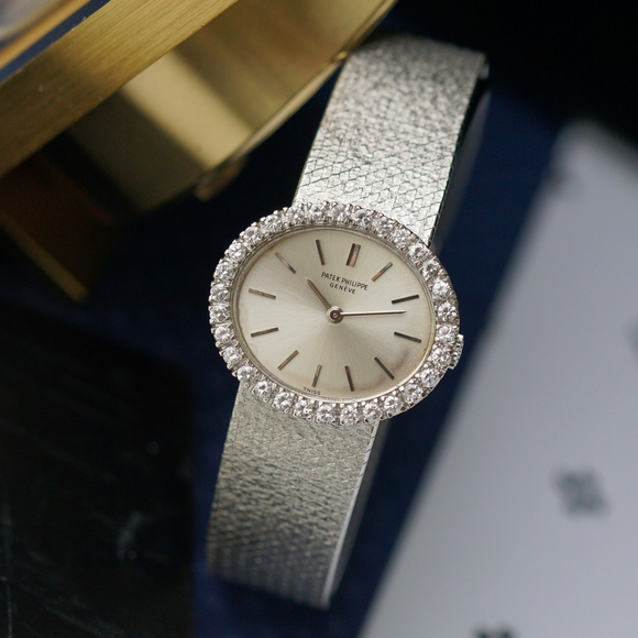 Fabsuisse watch
Fabsuisse vintage
Patek vintage ladies dress watch
Patek Philippe white gold
PP 18k white gold watch
Patek ladies watch
Patek Philippe diamond
PP diamond
Patek Philippe diamond
Pp sapphire diamond
Patek Philippe diamond
PP diamond
