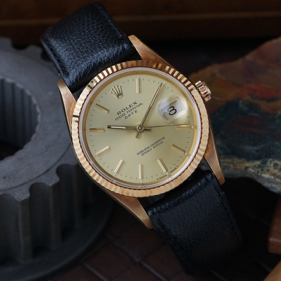Vintage watch
Fabsuisse vintage
Rolex date vintage 15328
Rolex date yellow gold 15328
Rolex award date watch
Rolex vintage award watch
Rolex card vintage paper