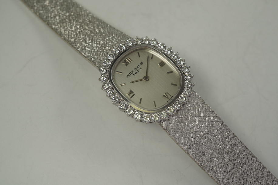 Patek Philippe 4174/1 Bracelet Watch factory diamonds c. 1970's  18k white gold vintage pre owned for sale houston fabsuisse