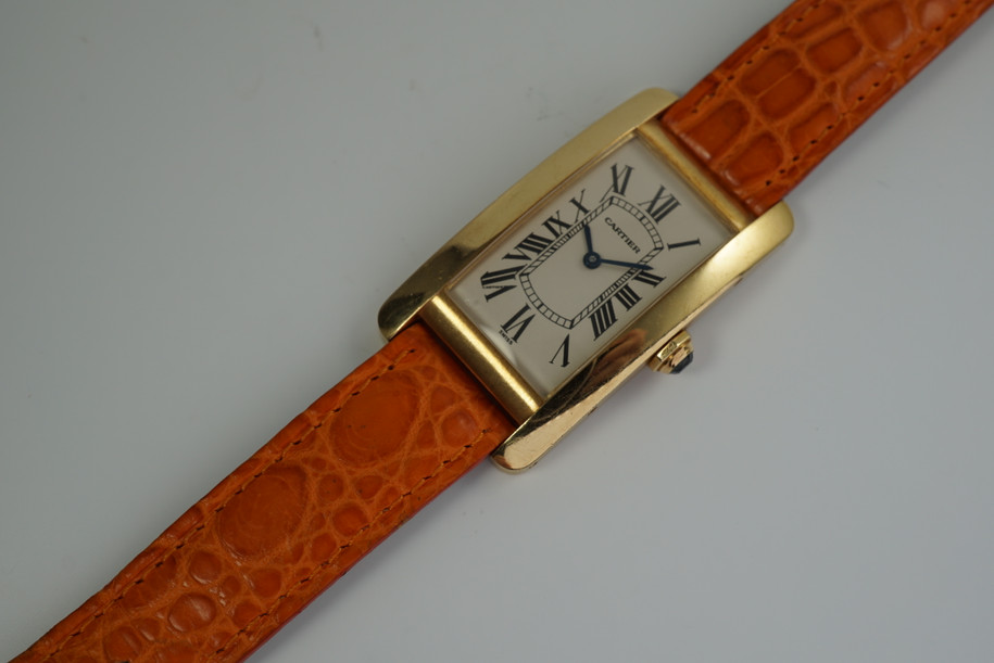 CARTIER TANK AMERICAINE REFERENCE 1720 IN 18K SOLID YELLOW GOLD FROM THE MID 2000'S
