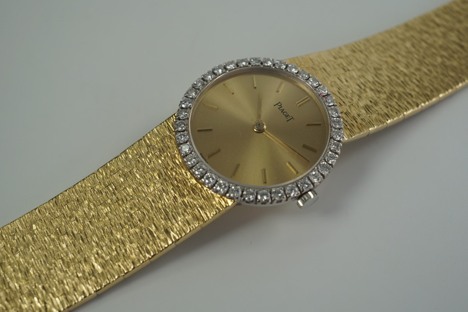 PIAGET LADIES 18KT FACTORY DIAMOND BEZEL BRACELET WATCH 926 A6 DATES 1970'S