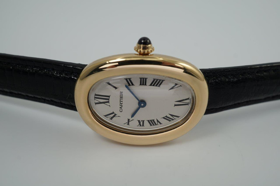 A fine preowned Cartier Baignoire reference W15045D8 in 18 yellow gold and stainless steel, crafted during the 2000s. A wonderful design with an attractive smooth oval case, featuring the classic off-white dial, black Roman numerals, blued steel hands, and blue sapphire crown. This versatile piece can be comfortably worn with its steel and gold Casque D'Or bracelet with hidden clasp, or alternatively with a black leather strap adopting a more casual feel. 

Minimal scratches. 
Original dial, hands and crown.
Case measures 22.5 x 31 mm, 7mm thick. 
Carter quartz movement. 
Serial# 8057xxx-42xx
Acrylic crystal, light scratches.
Cartier gold and steel bracelet, fits 6 3/4 inches or 17.3cm approximately.
13mm lug width.