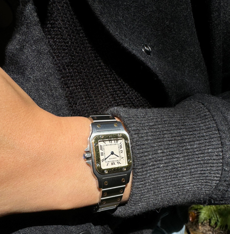 A very nice preowned Cartier Santos Galbee in stainless steel and 18k yellow gold reference 1567, crafted during the 1990s. A lovely everyday piece for casual affairs with a luxurious touch from the polished gold bezel with screws contrasting against the brushed 23.5 mm case and bracelet. Features the classic silvered dial, black Roman numeral hours with inconspicuous Cartier logo at 10 o’clock, inner chemin de fer minute track, blued-steel sword-shaped hands and faceted blue spinel crown. The 6 mm silhouette with its double folded seamless clasp allows for ease of wear.