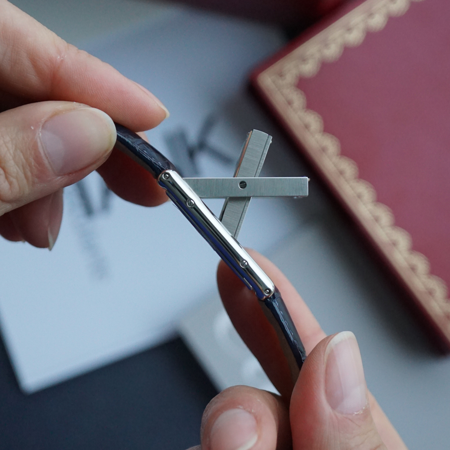 Fabsuisse watch
Fabsuisse vintage
Cartier tank basculante
Cartier basculante
Cartier Tank Basculante 2405 Steel Box Papers Books 2002