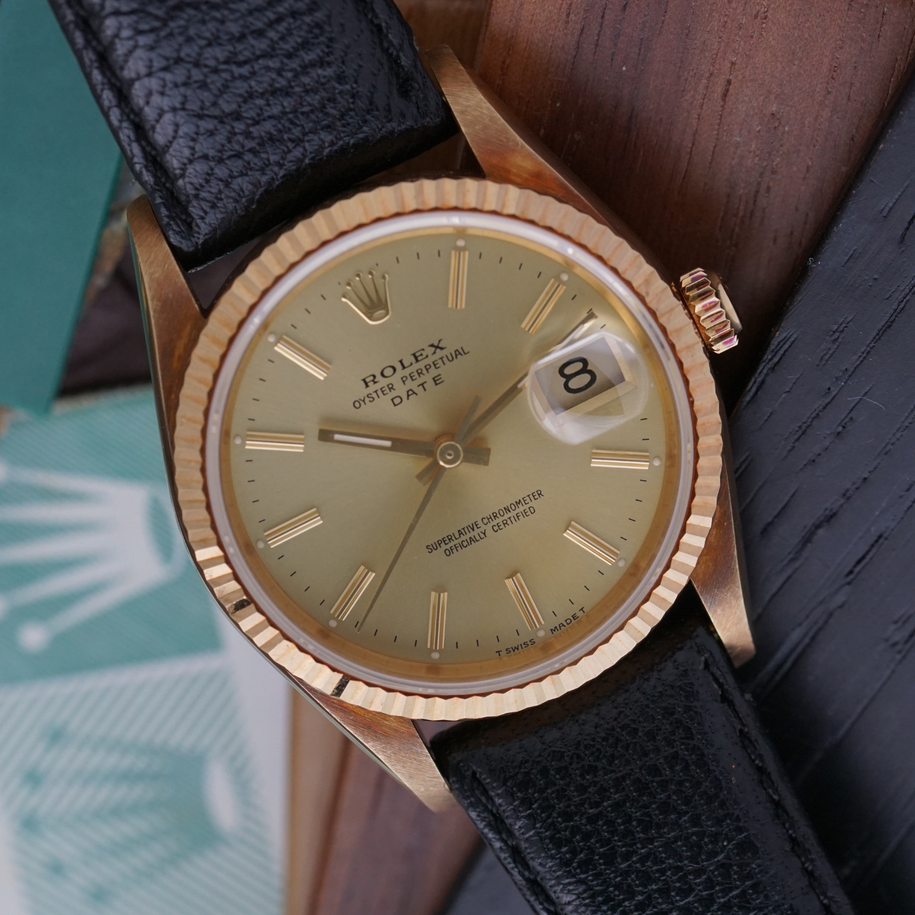 Vintage watch
Fabsuisse vintage
Rolex date vintage 15328
Rolex date yellow gold 15328
Rolex award date watch
Rolex vintage award watch
Rolex card vintage paper