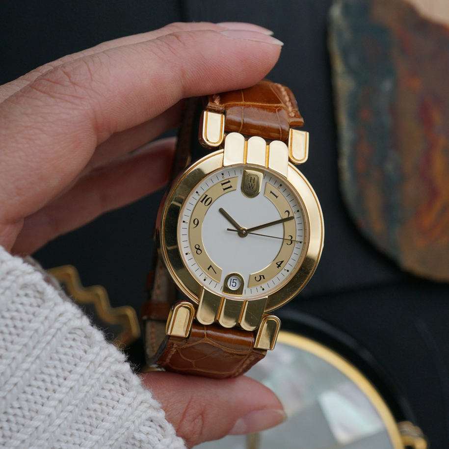 Vintage watch
Fabsuisse vintage
Harry Winston Premier 18k Yellow Gold Automatic Date 34mm 2010
Harry Winston triple arch premier yellow gold Harry Winston automatic watch
Harry Winston Premier watch
Harry Winston premier automatic gold watch