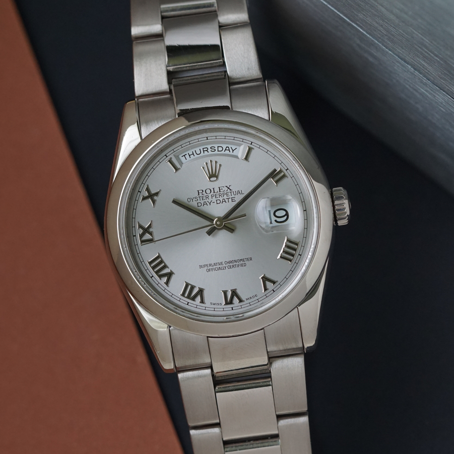 Rolex Day-Date 118209 18k White Gold Silver Roman Dial Oyster Bracelet Box Papers 2001