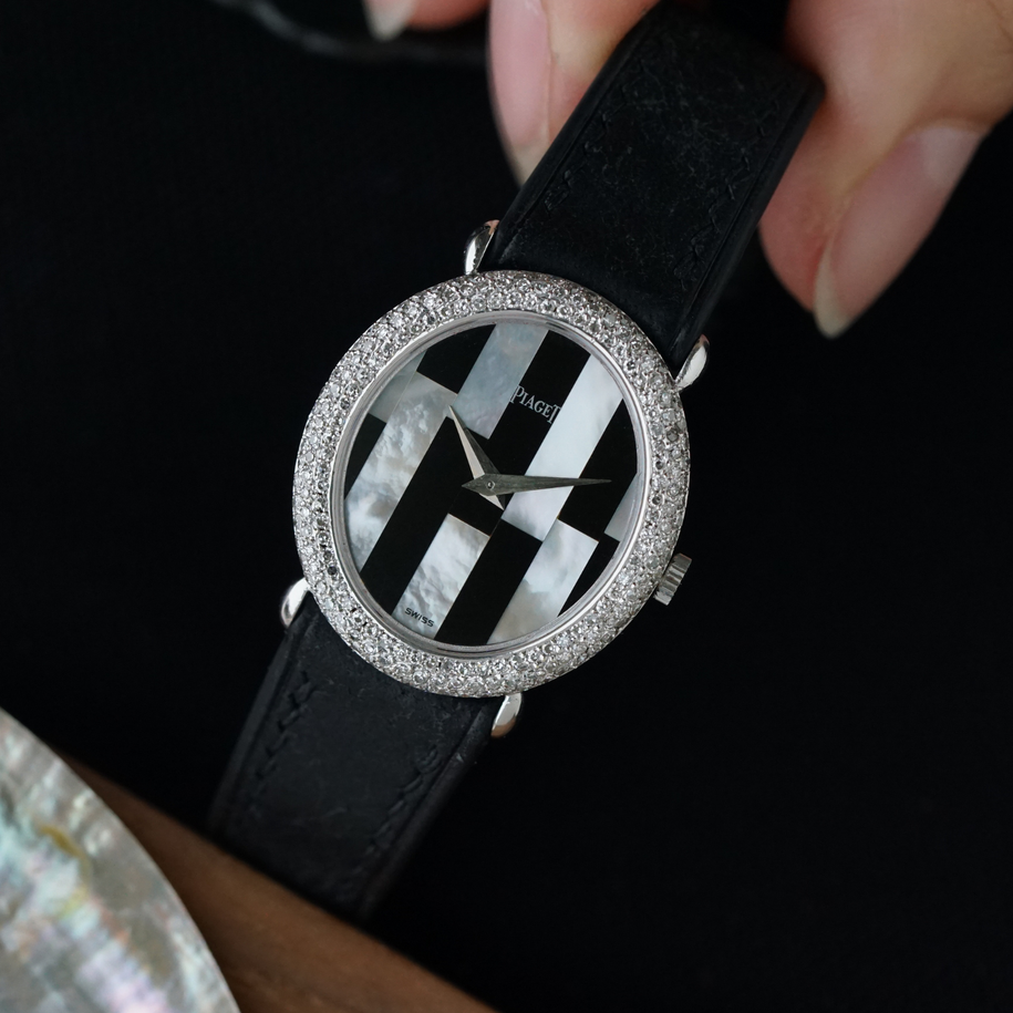 Vintage Piaget Tuxedo Onyx Mother of Pearl Oval 1960-70s