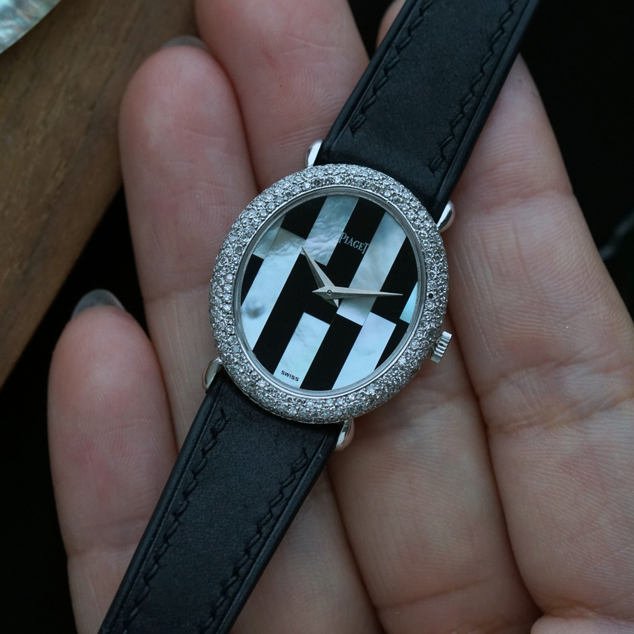 Vintage Piaget Tuxedo Onyx Mother of Pearl Oval 1960-70s
