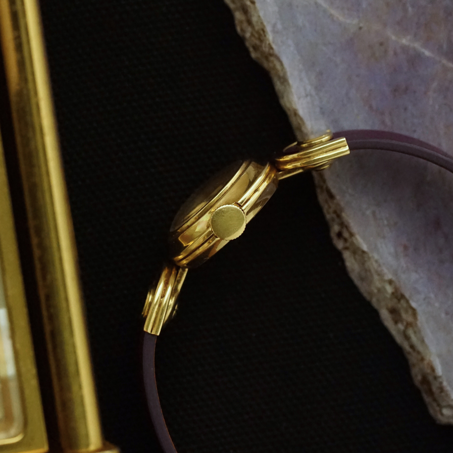 Vintage Jaeger LeCoultre Art Deco Articulated Lugs 18k Yellow Gold 1950s