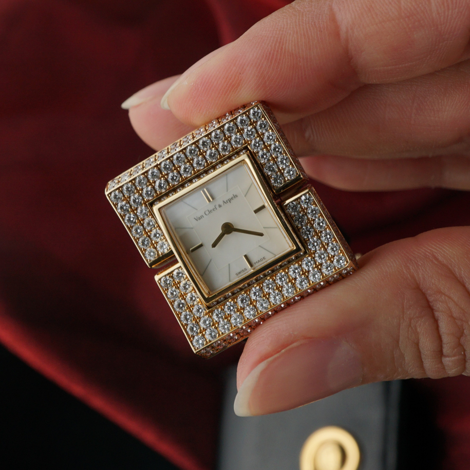 Van Cleef & Arpels “Lady Swing” 18k Yellow Gold Diamond Articulated Watch