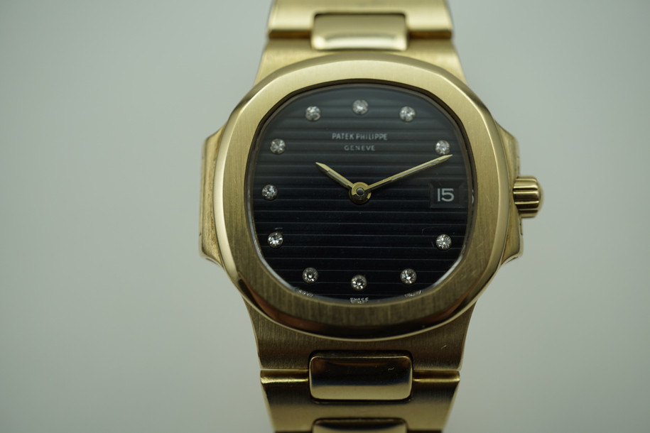 Patek Philippe 4700 Nautilus ladies solid 18k yellow gold dates 1990'S  for sale houston fabsuisse