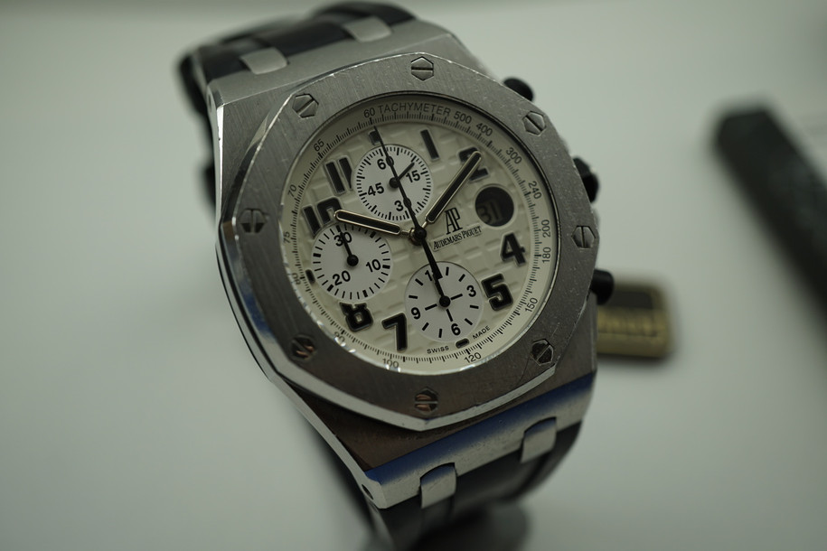 AUDEMARS PIGUET 26170 ST. 00 D09 OFFSHORE CHRONOGRAPH CERT, BOOKS & TAGS C.2009 STAINLESS STEEL AUTOMATIC PRE-OWNED FOR SALE HOUSTON FABSUISSE