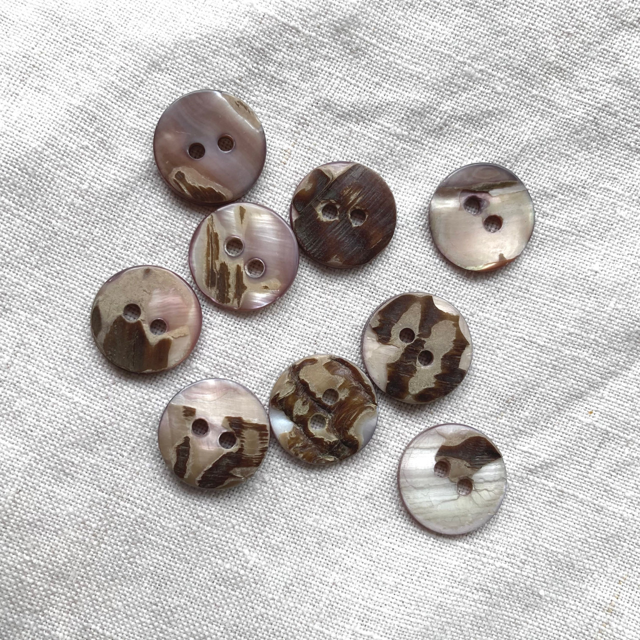 Shell buttons (15mm #2) - WiththeWeave