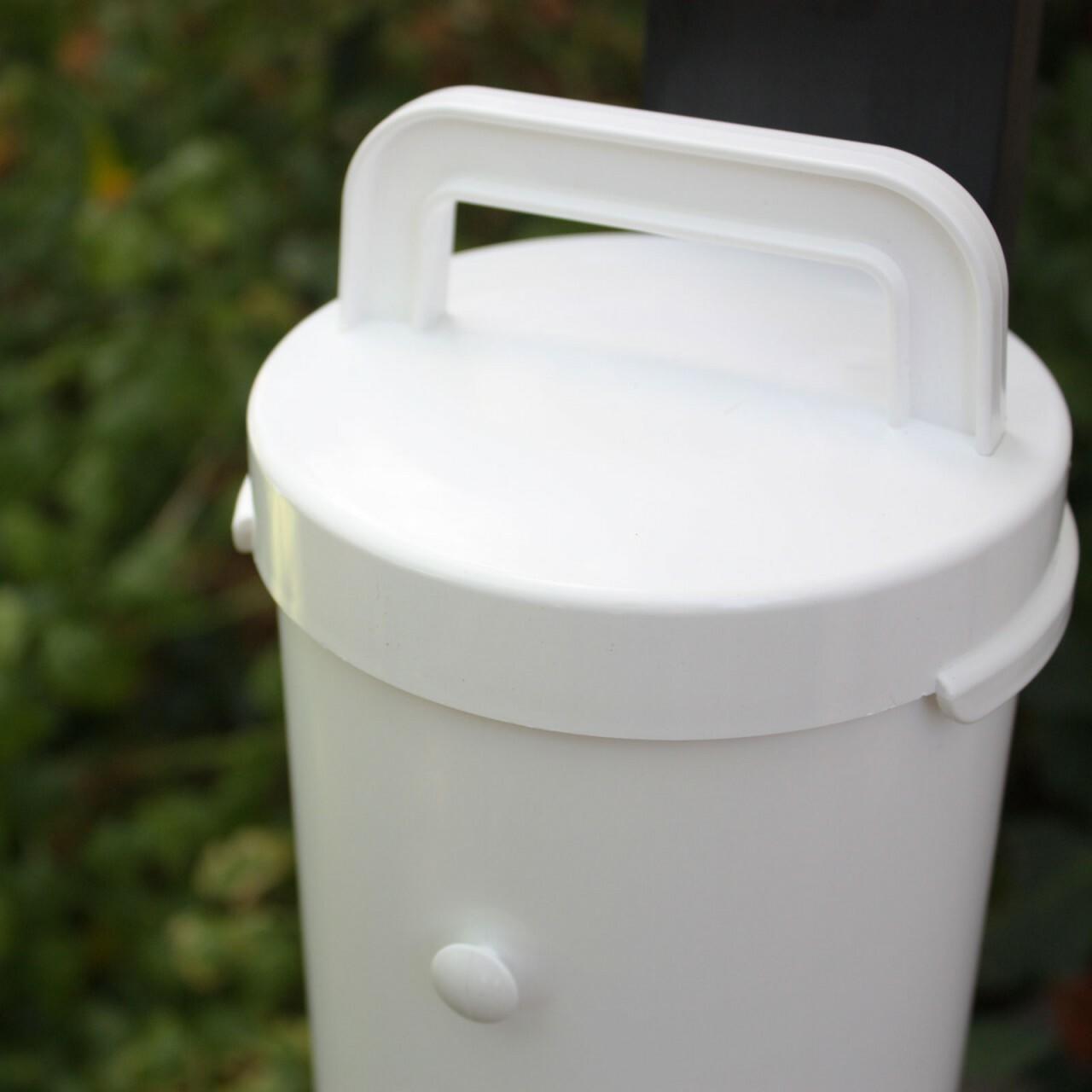 1 Gallon Chicken Drinker with lock-on lid. Made in Australia by Dine a Chook. Free shipping throughout mainland USA. Daily dispatch from California.