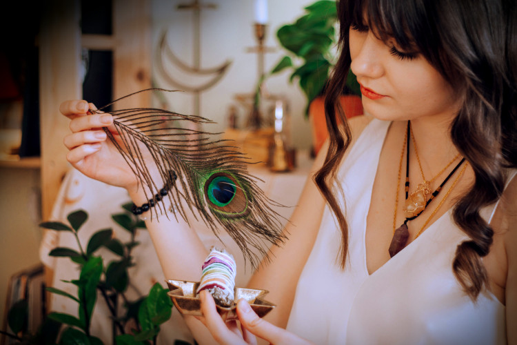 ​Choosing the Right Feather for Smudging: A Guide to Enhance Your Cleansing Ritual